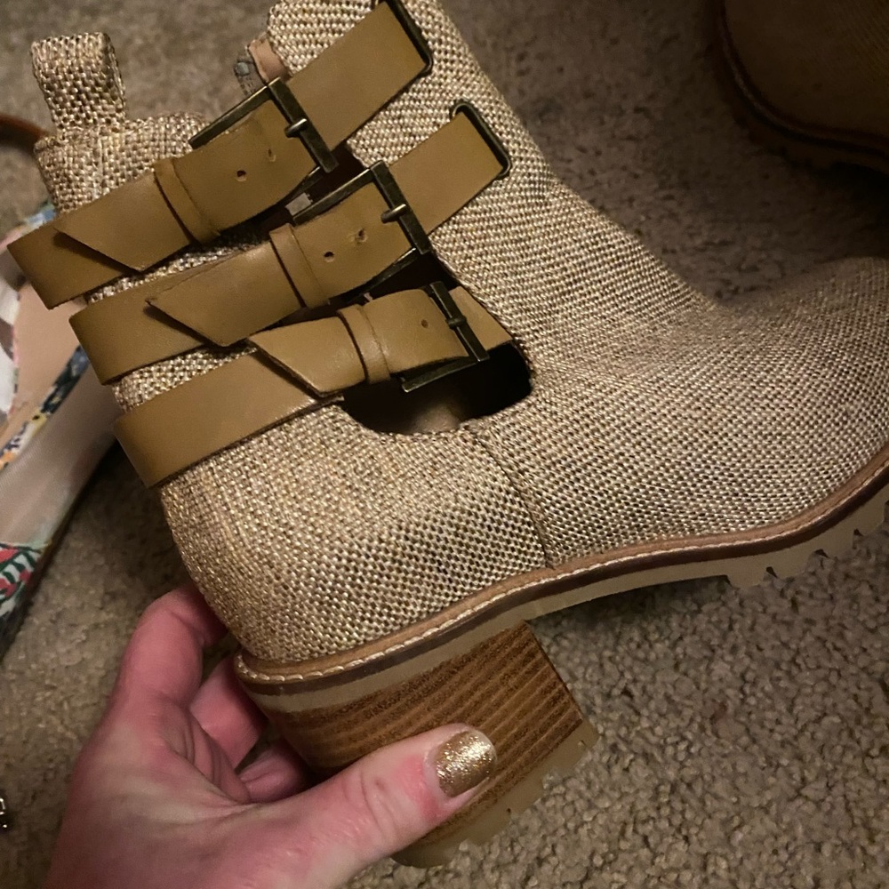 Seychelles Textured Tan Heeled Boots - Picture 2 of 2